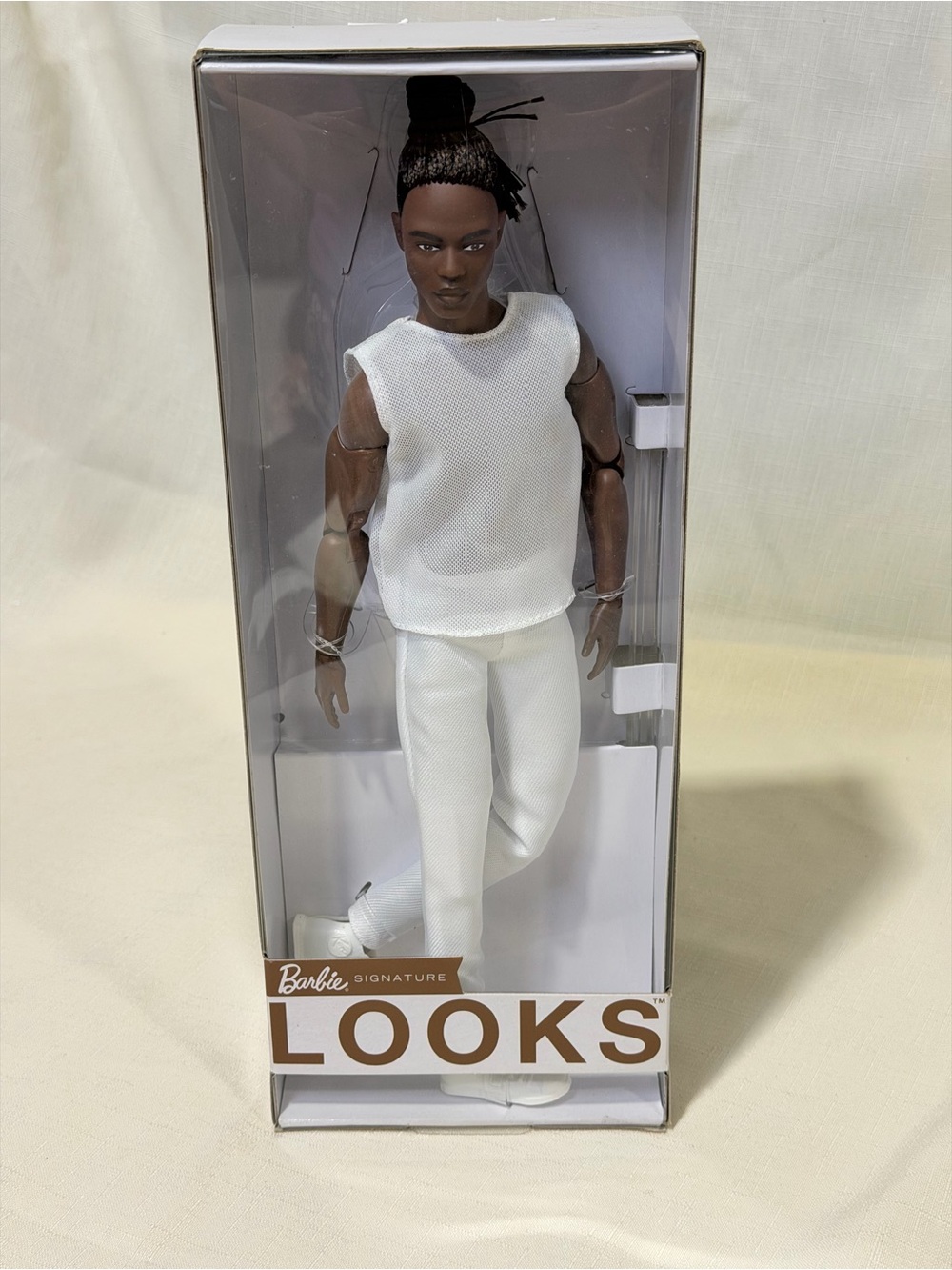 BARBIE SIGNATURE LOOKS MODEL #4 (JON FACE SCULPT) 2020 MATTEL GXL14 MTM AA